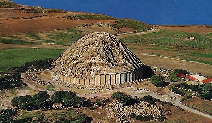 00-CleoSelene-Tomb.jpg
