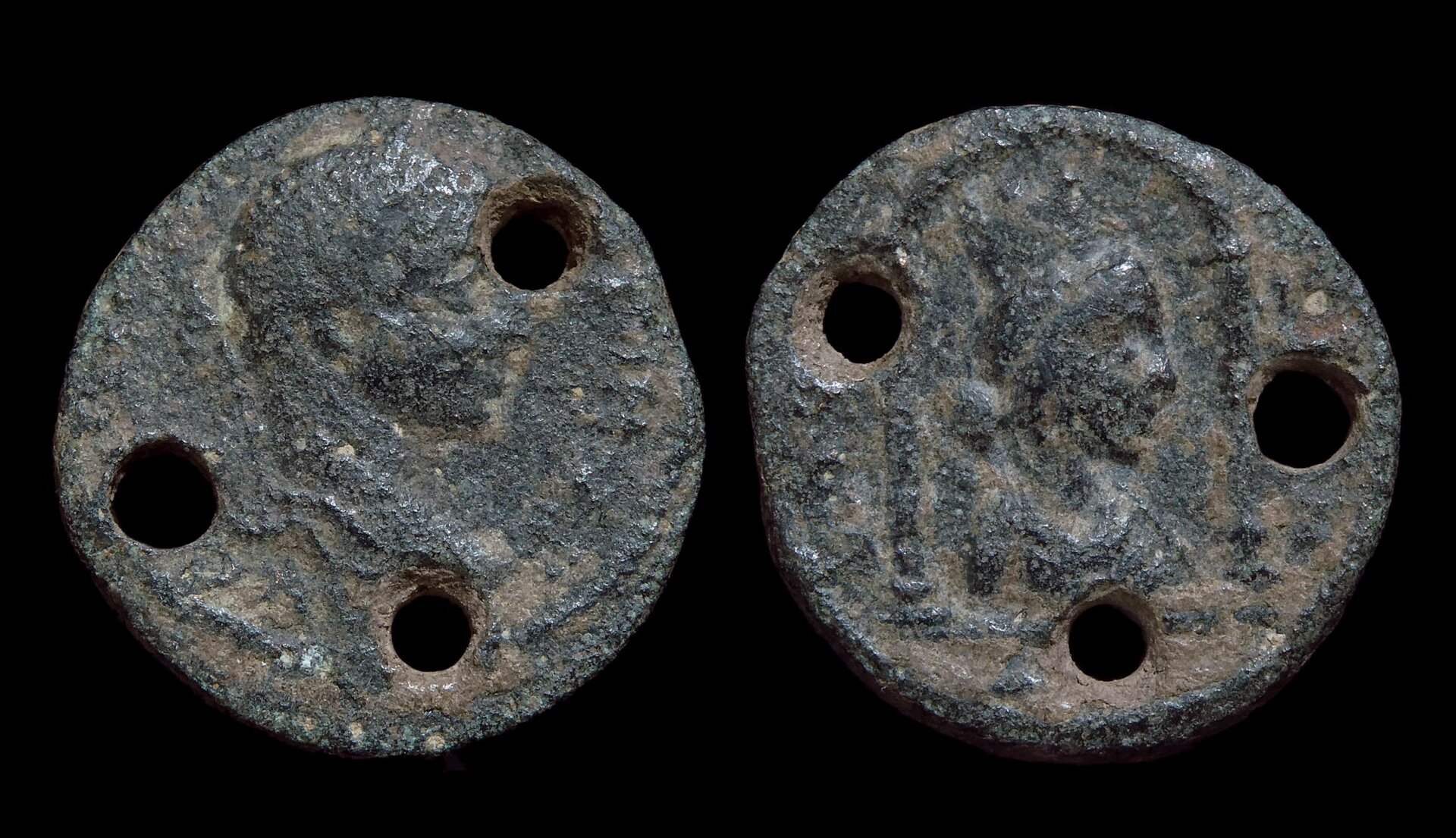 01 - 1-10 Elagabalus - Laodicea AE18 Tyche Three Hole 4400.JPG