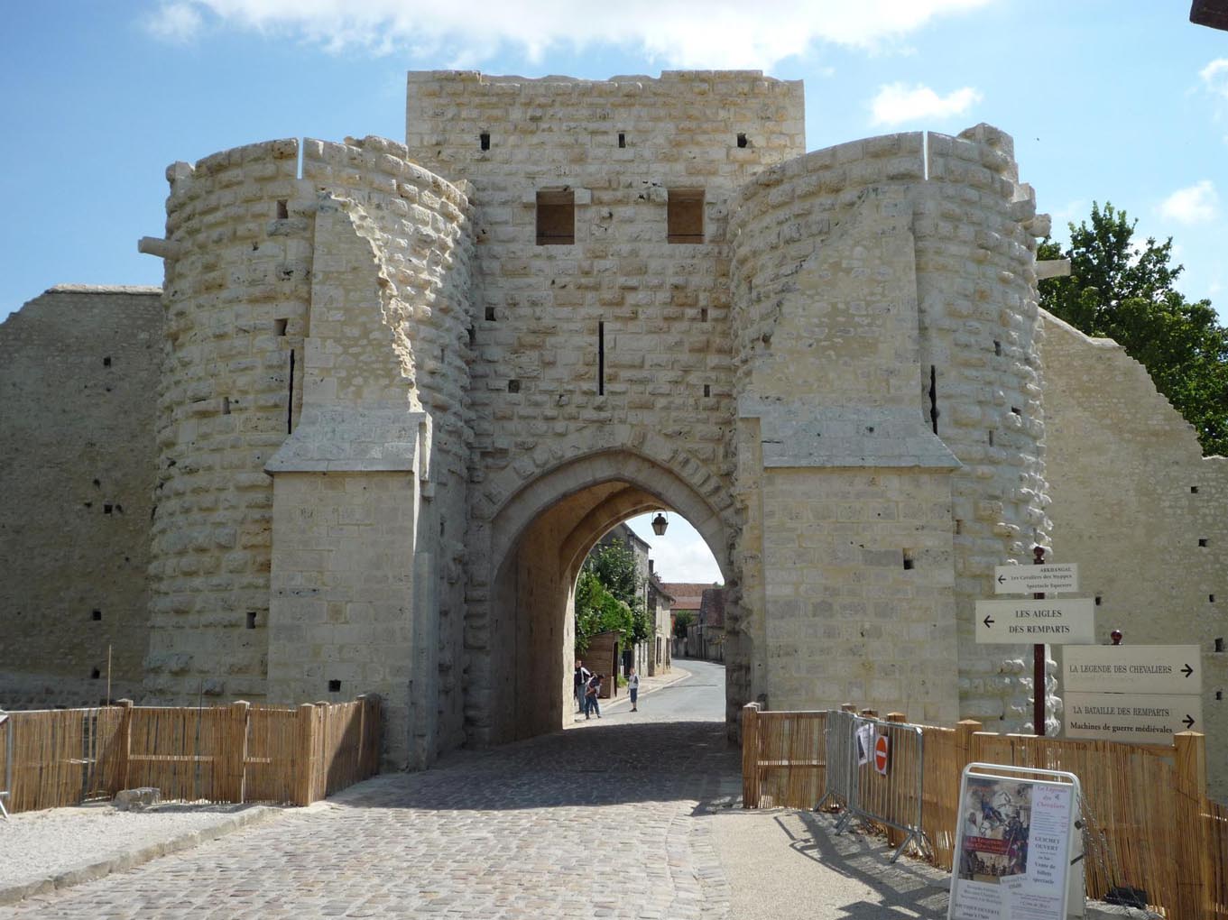 01 - Provins Porte St-Jean.jpg