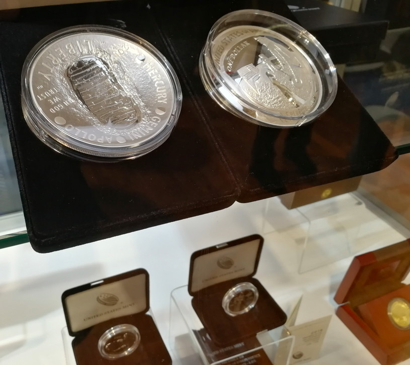 10 USMintMoon2.jpg