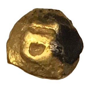 1000-1300 CE (Circa) AV 1.32 Massa 'Sandalwood' 'Ma in Nagari script' 0.16g 5mm S3 a.png