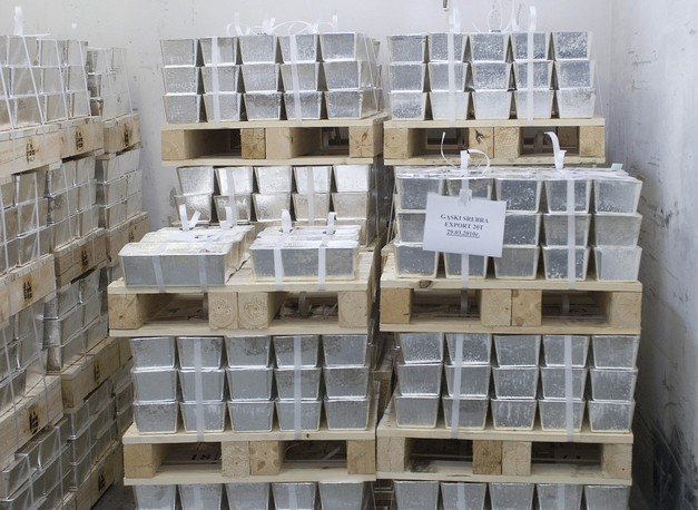 1000-troy-ounce-pure-silver-bars-in-storage.jpg