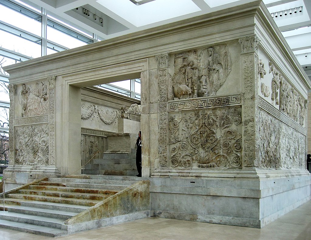1024px-Ara_Pacis_Rom.jpg