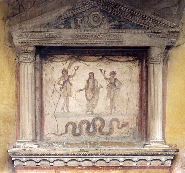 1024px-Casa_dei_Vettii_-_Larario.jpg