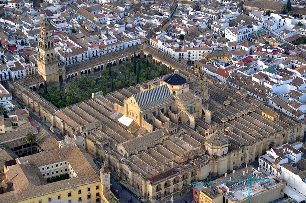 1024px-Mezquita_de_Córdoba_desde_el_aireWikipedia.jpg