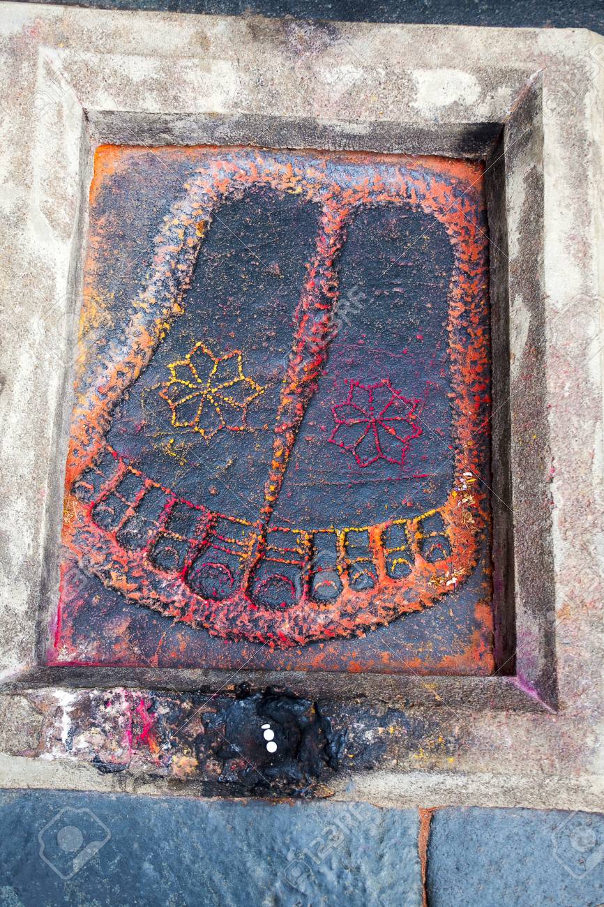 105876546-footprint-of-lord-vishnu-chennakeshava-temple-belur-karnataka-india.jpg