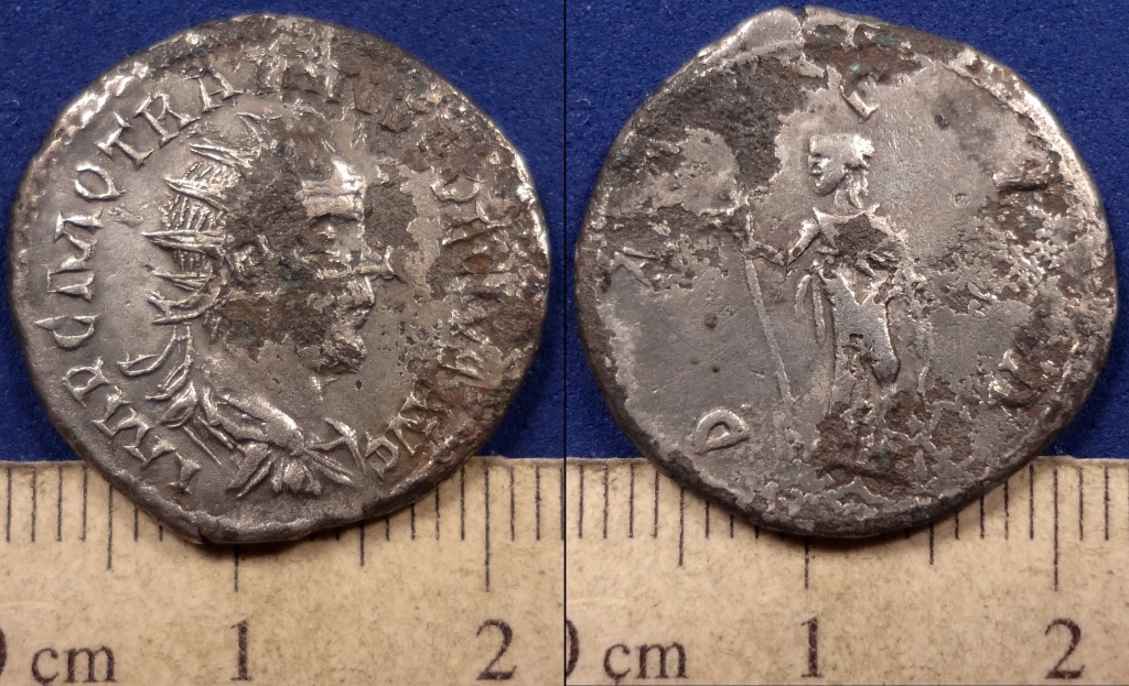 111r trajan decius 5 fouree.jpg