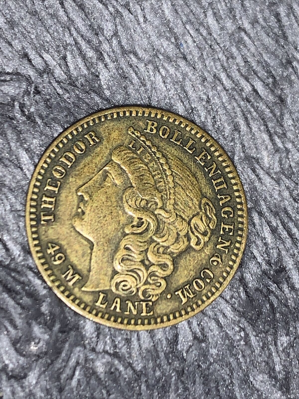 11261079a.jpg