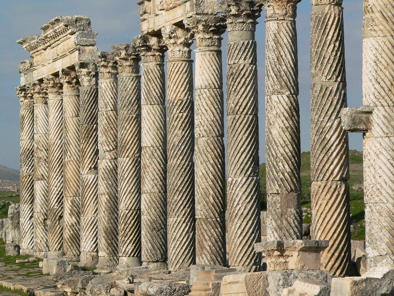 1280px-Apamea_Cardo.jpg
