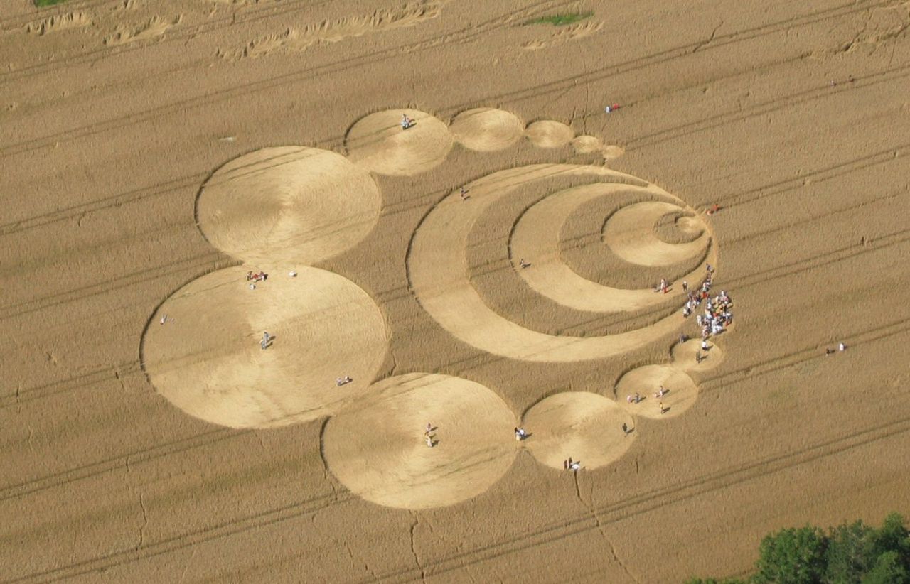 1280px-CropCircleW.jpg