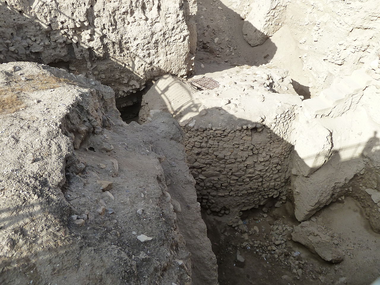 1280px-Jericho_Neolitic_Tower_P1190761.JPG