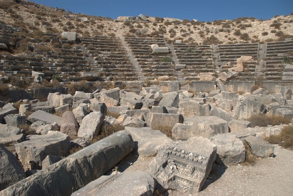 1280px-NebiHuriTheater.jpg