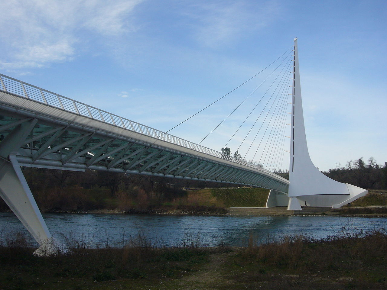 1280px-Sundial_Bridge_at_Turtle_Bay.jpg