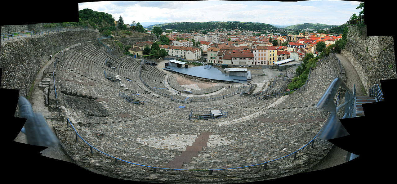 1280px-Vienne-cavea-du-haut.jpg