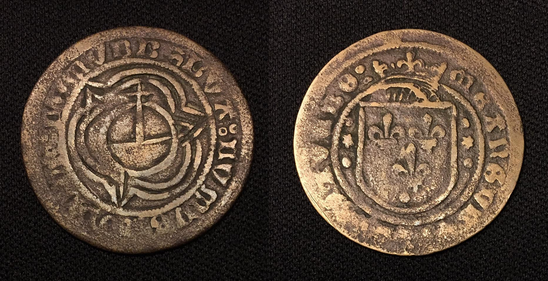 1550 CE (Circa) Brass Jeton from Nuremburg 'Rose Orb' 'Shield with three Fleur de lis'.png