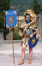 170px-PraetorianVexillifer_1.jpg