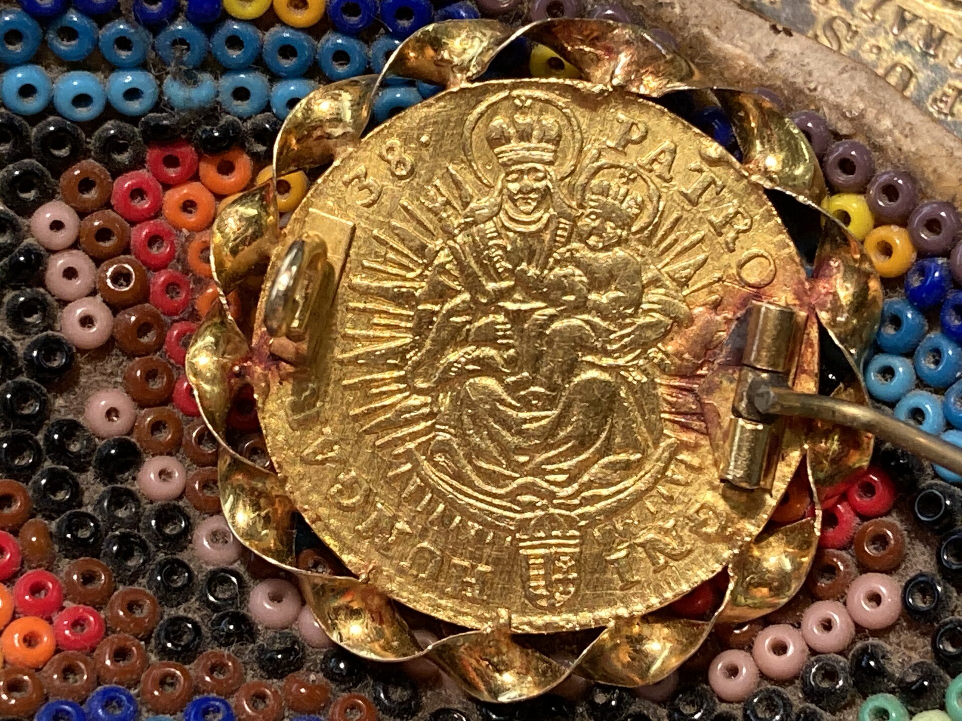 1738goldk.JPG