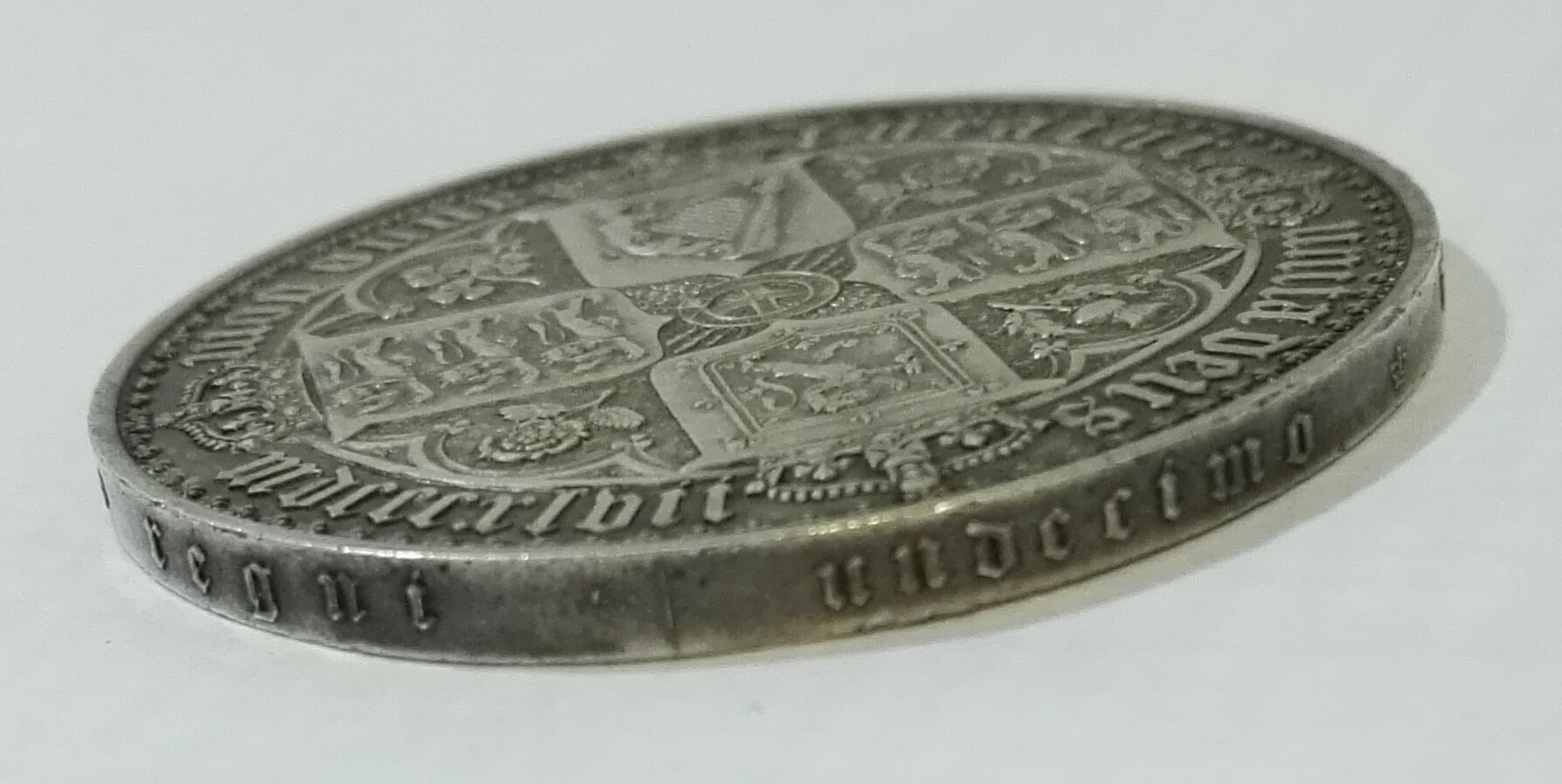 1847 Gothic Crown Edge.jpg