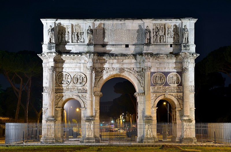 1920px-Arch_of_Constantine_at_Night_(Rome).jpg