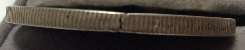 1922-P Peace Dollar Die Break Coin is Broken 5a.jpg