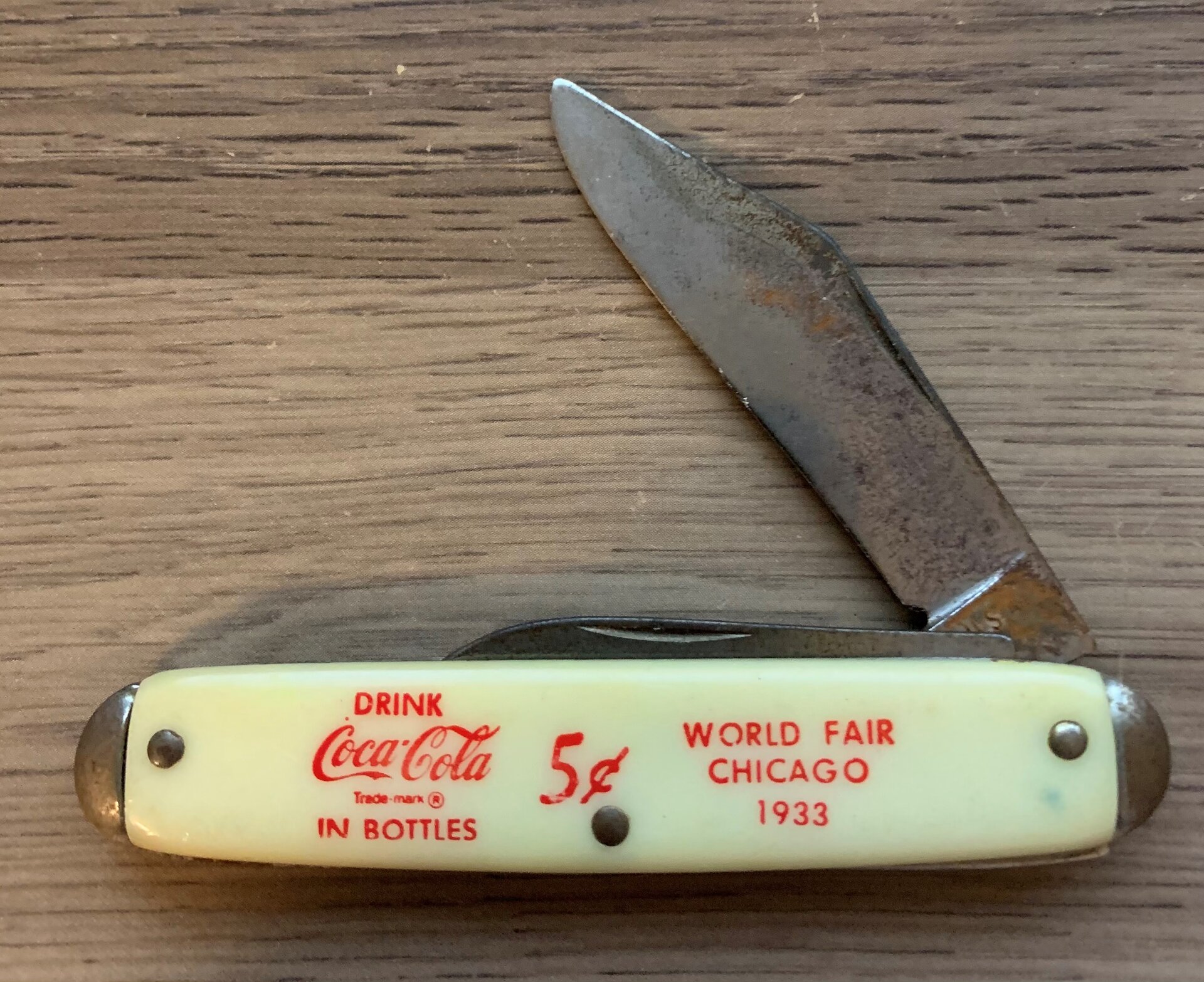 1933 World's Fair Coca Cola Pocket Knief.jpg