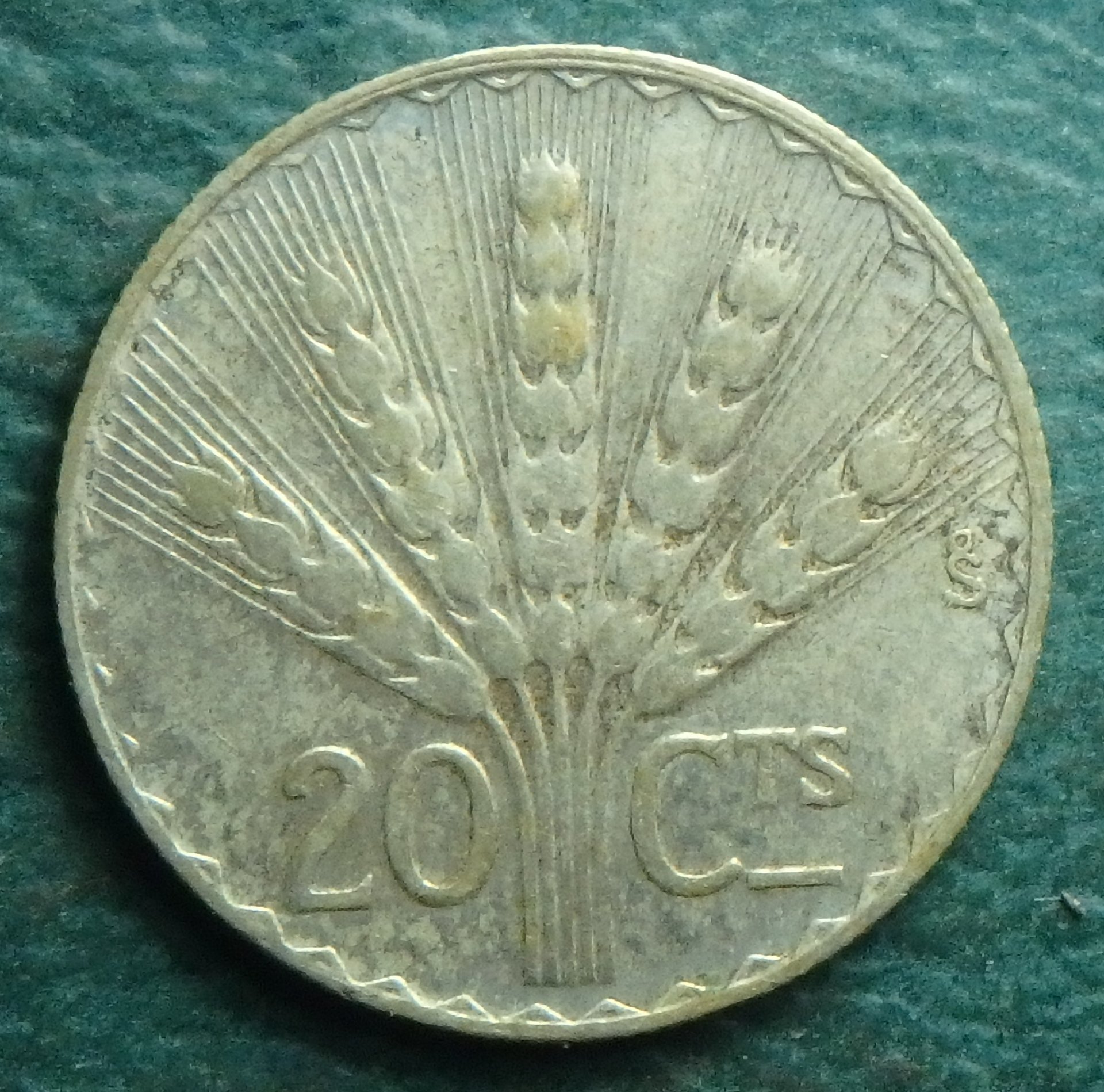 1942 UY 20 c rev.JPG
