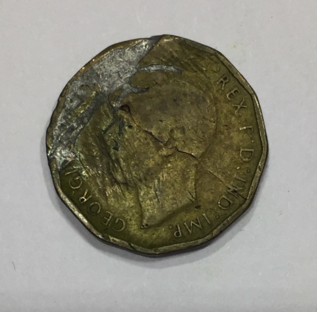 1943 GB Brass threpenny bit error O.2.jpg