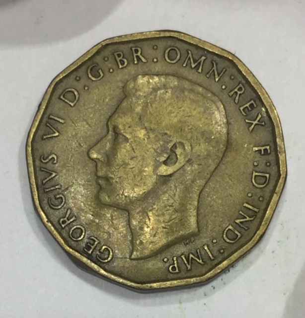 1943 GB Brass threpenny bit error O.22.jpg