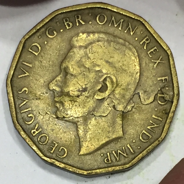 1943 GB Brass threpenny bit error O.32.jpg