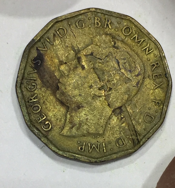 1944 GB Brass threpenny bit error O.11.jpg