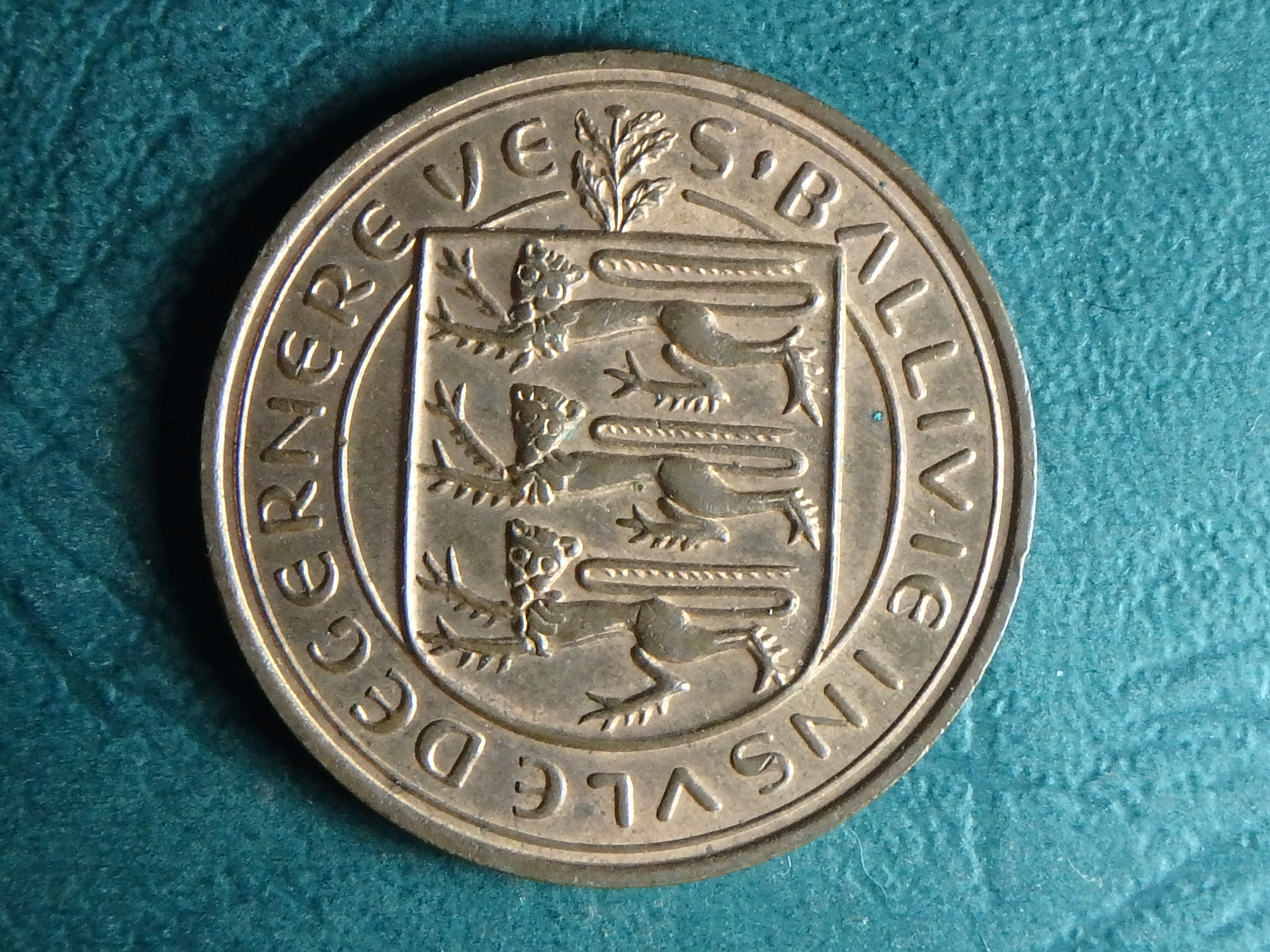 1959 Guernsey 8 d obv.JPG