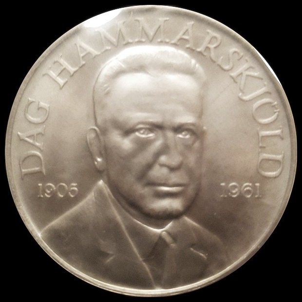 1961DagHammarakjoldSoliderOfPeaceHeraldicArtOBV.jpg
