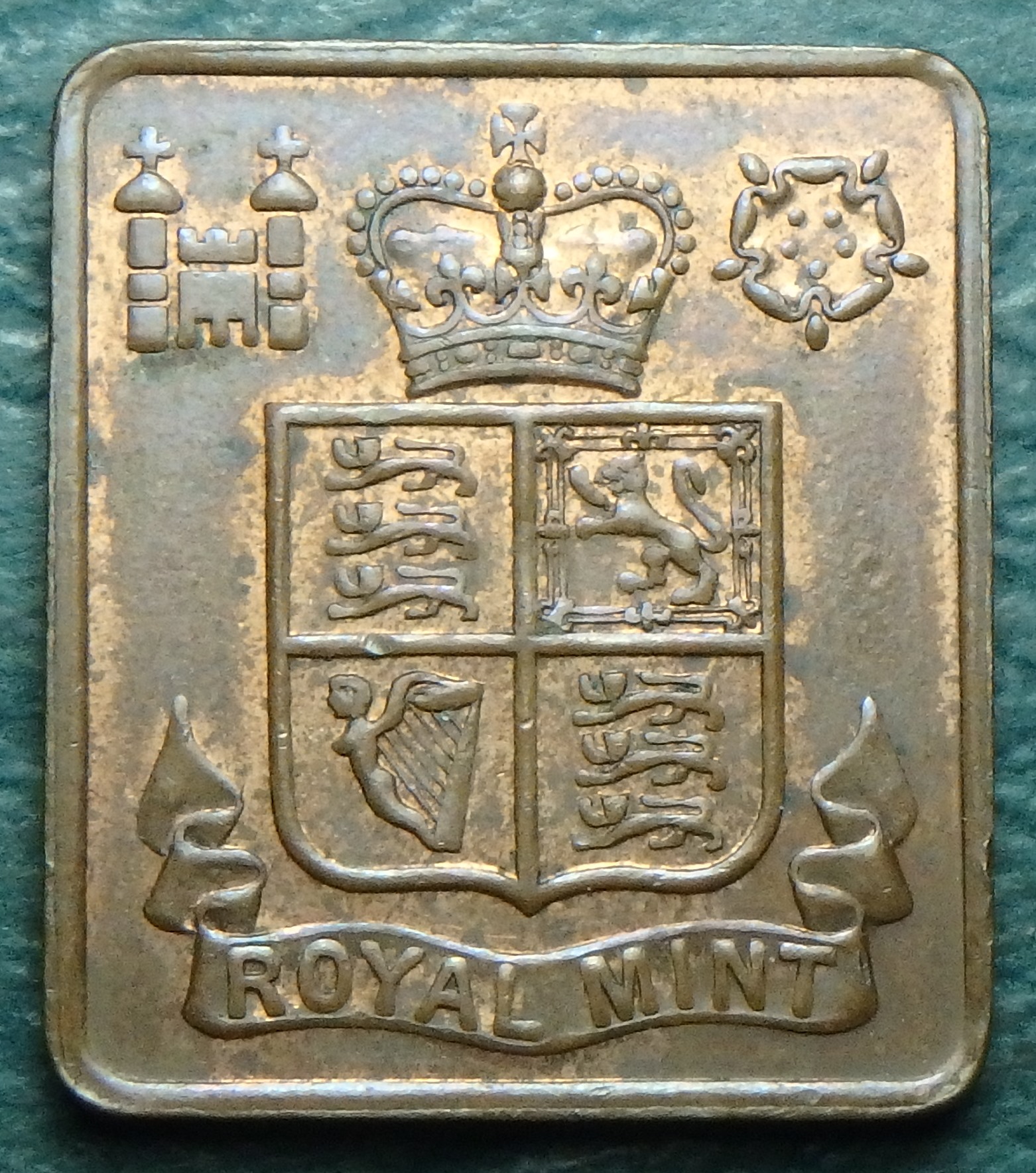 1970 Eliz II medal rev.JPG