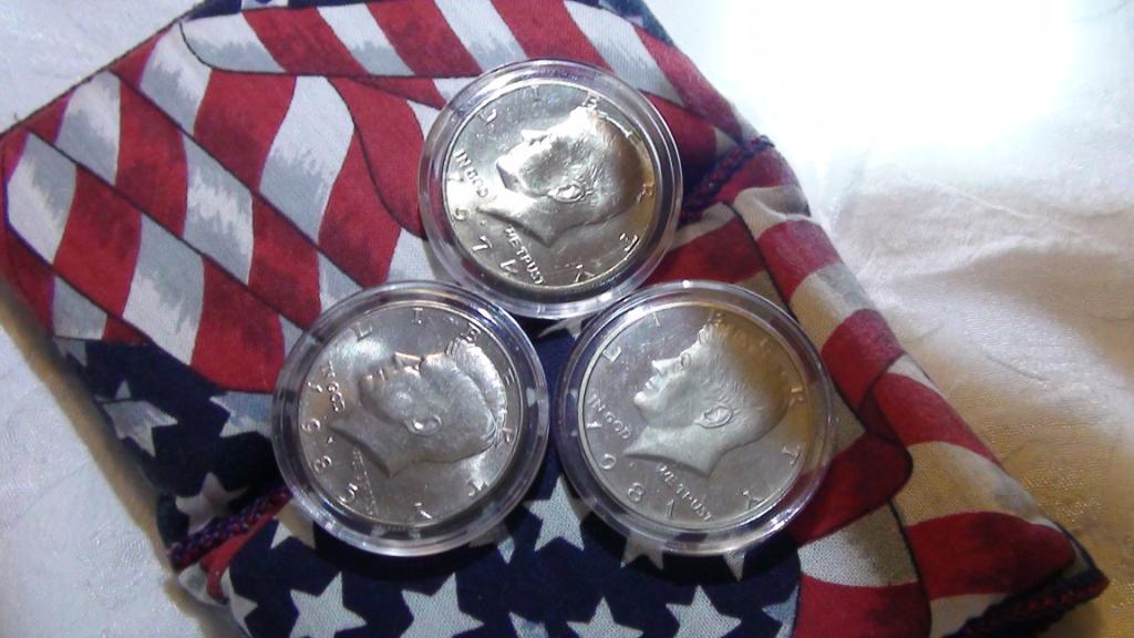 1974D81s85sKennedy Half.jpg
