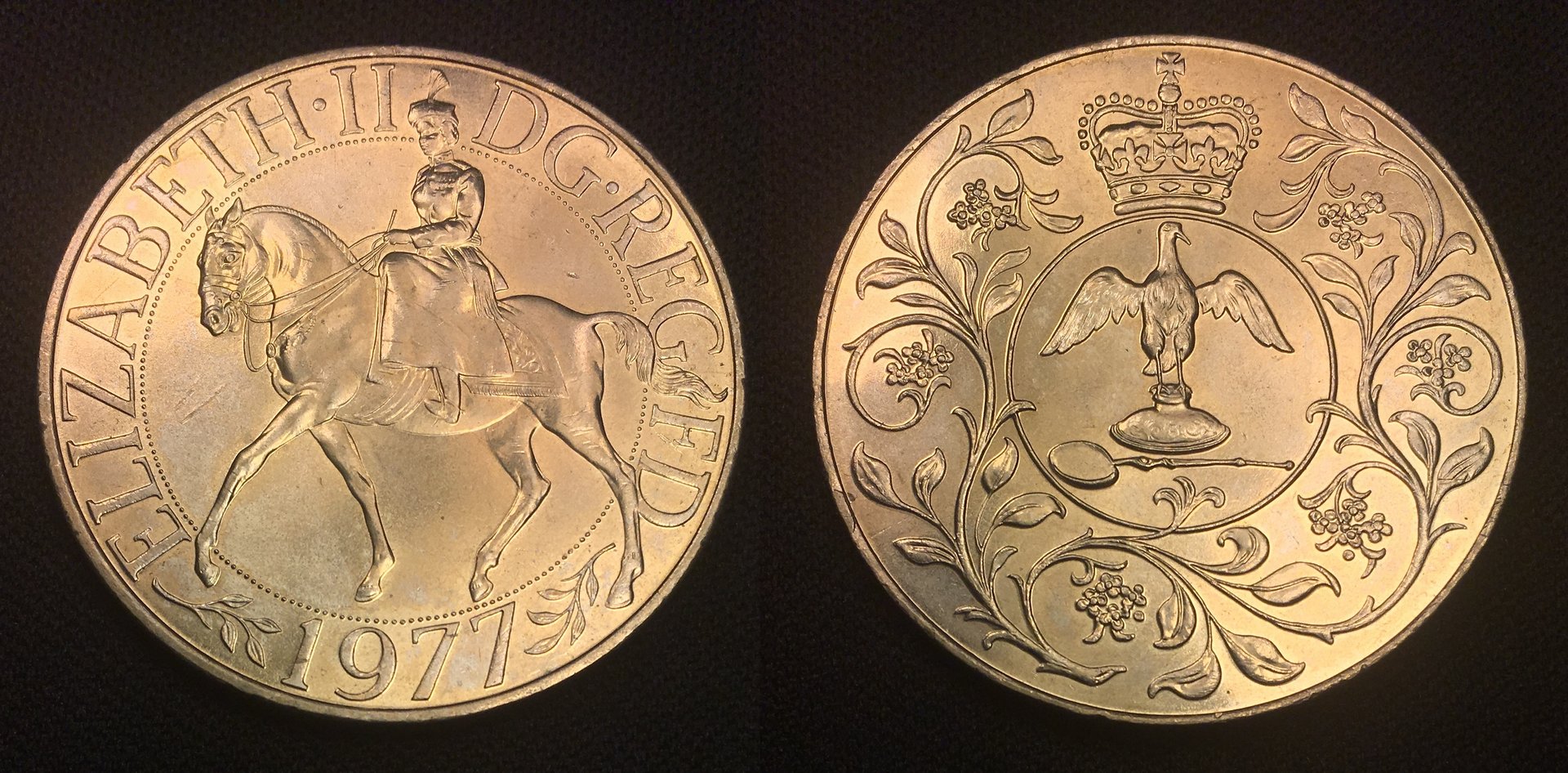 1977 25 New Pence Silver Jubilee Combined.jpg