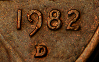 1982DSmallDateCentCrop.jpg