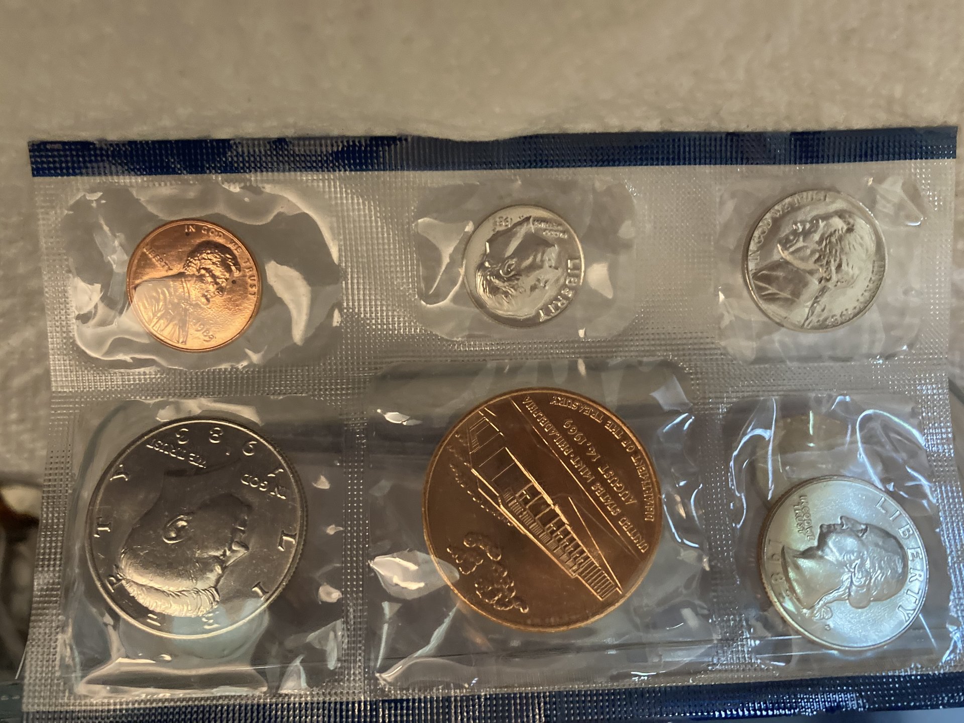 1983 Philadelphia Souvenir Set Obverse.JPG