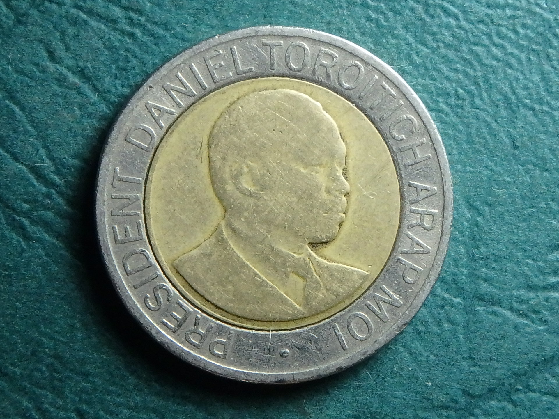 1998 Kenya 20 s obv.JPG