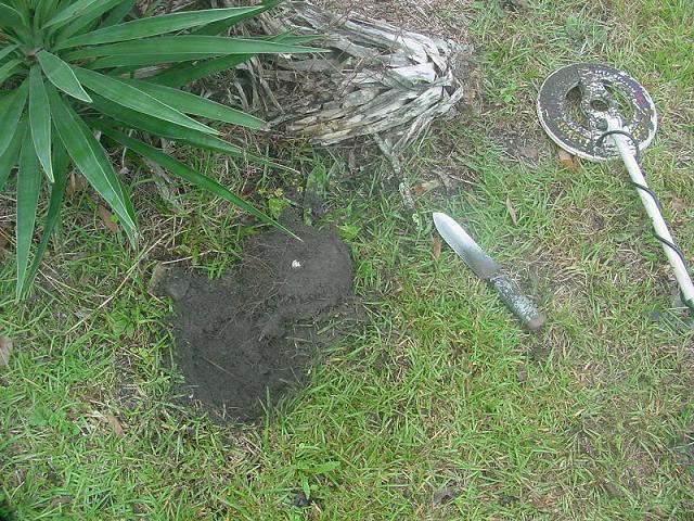 2007-12-15d-digging-Merc.jpg