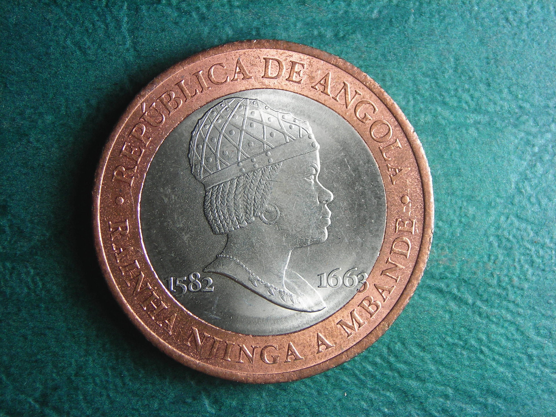 2014 Angola 20 k obv.JPG