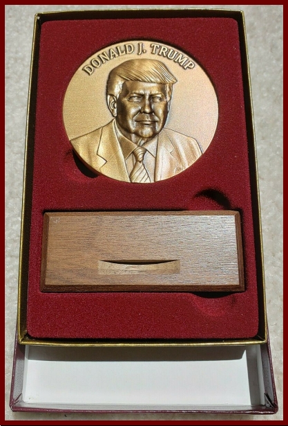 2017TrumpInauguralMedalBox.jpg
