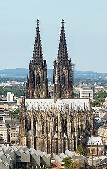 220px-Kölner_Dom_von_Osten.jpg