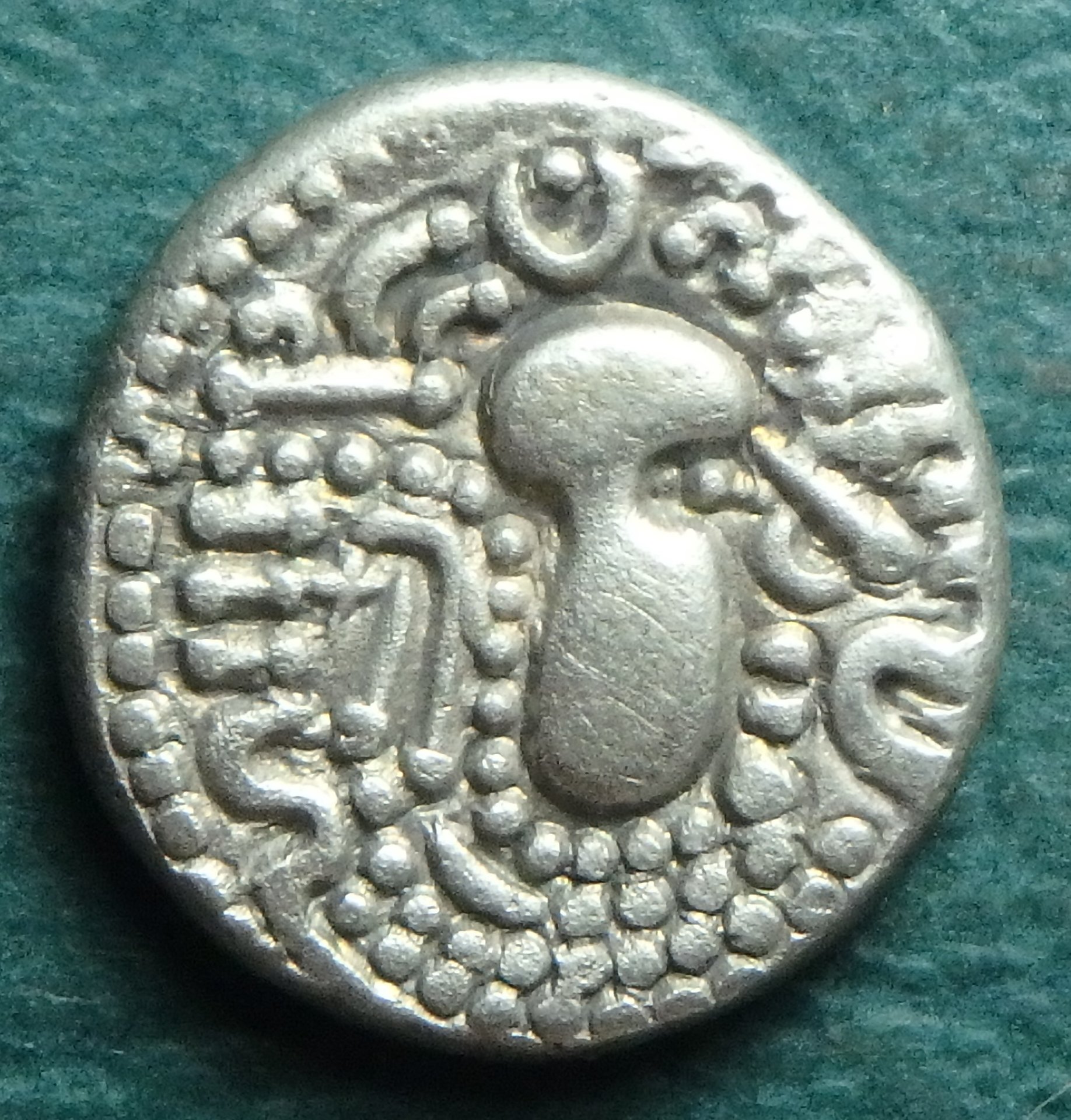 225-650 Sasanian obv (2).JPG