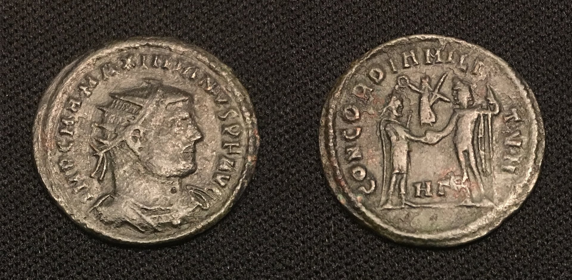 286-305 AD AE Radiate Fractional Maximianus Heraclea RIC 14 2.45g 23mm S1 Combined.jpg