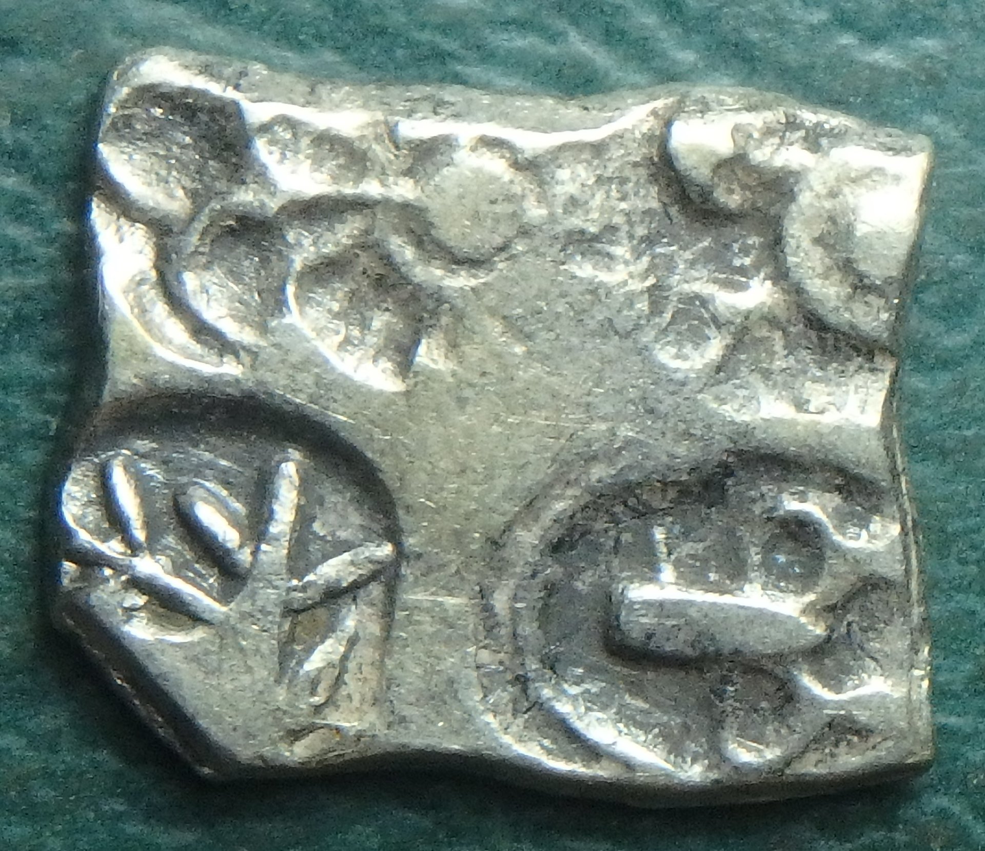321-150 BC Mauryan 1 k obv (5).JPG
