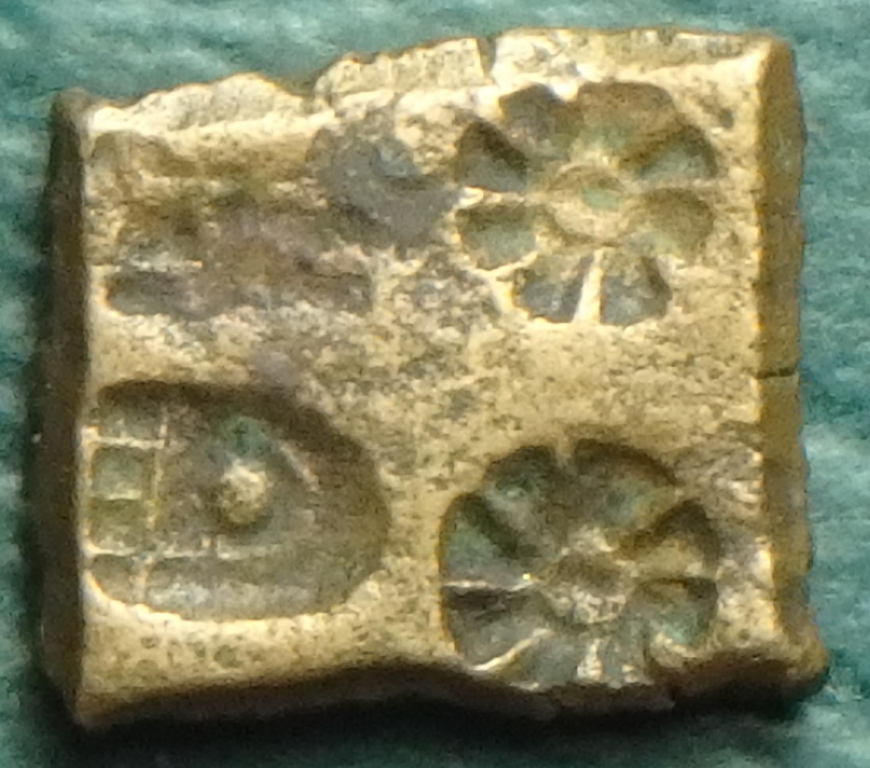 321-150 BC Mauryan AE obv (1).JPG