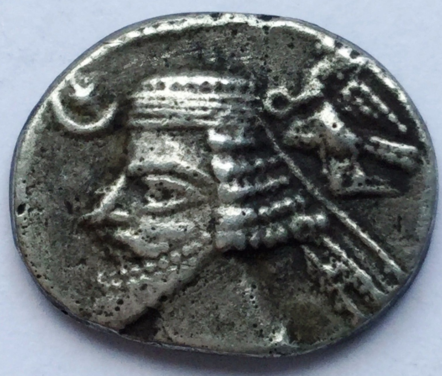 38-2 BC Phraates IV obv.jpg