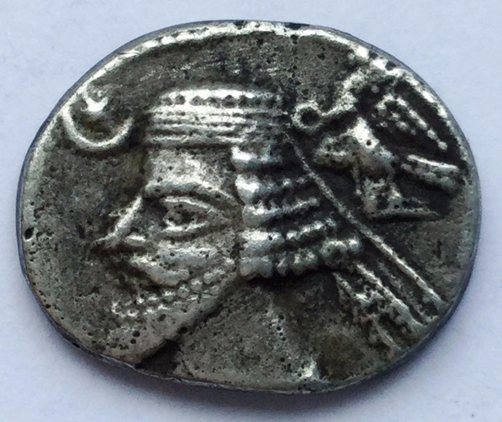 38-2 BC Phraates IV obv.jpg