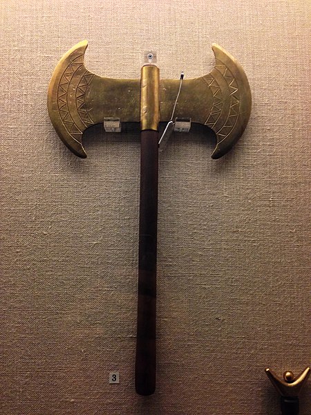450px-Brass_Minoan_worship_axe__Lavrys___Athens_War_Museum,_Replica.jpg