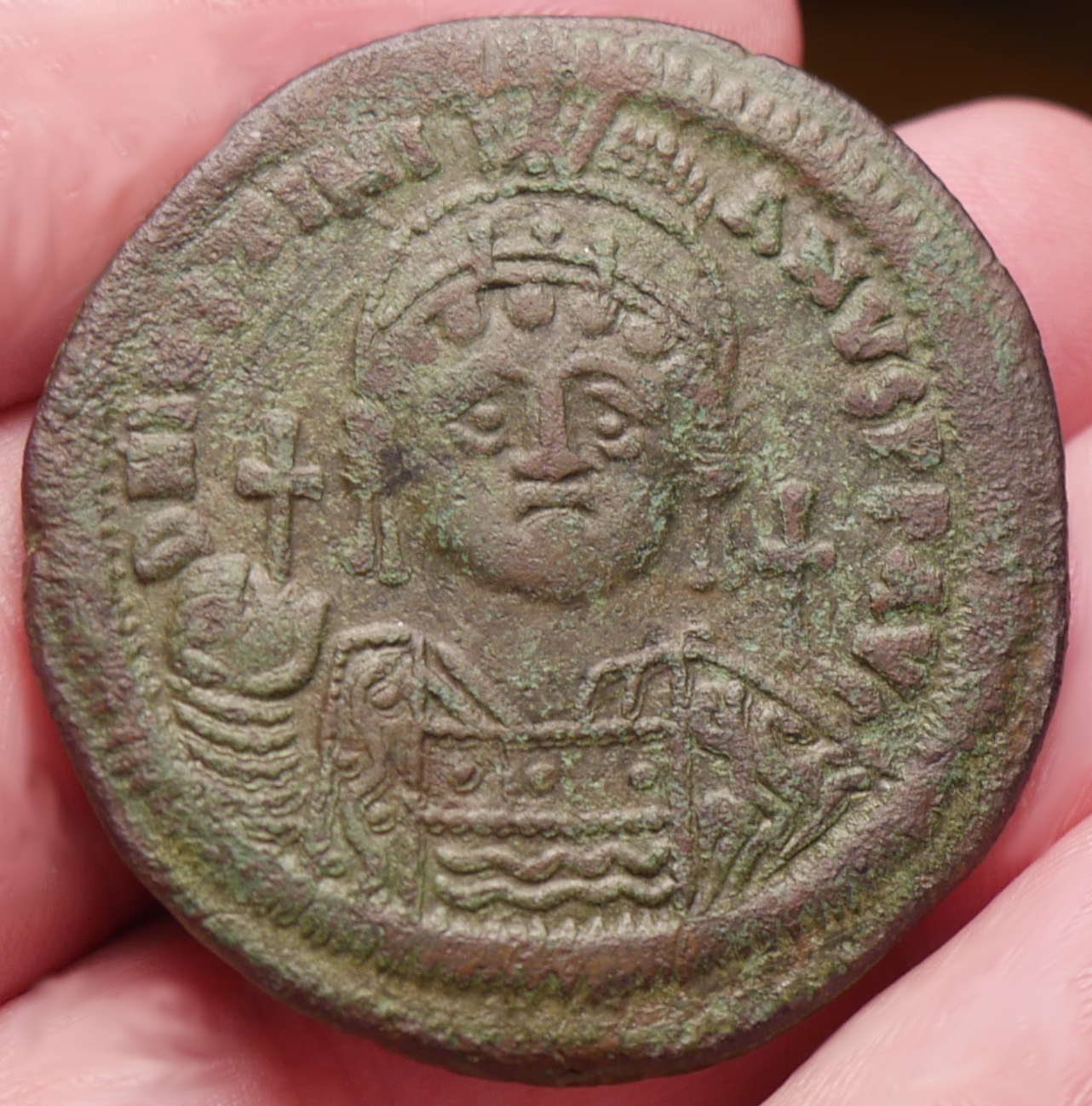 527_to_565_JustinianI_Follis_01.png